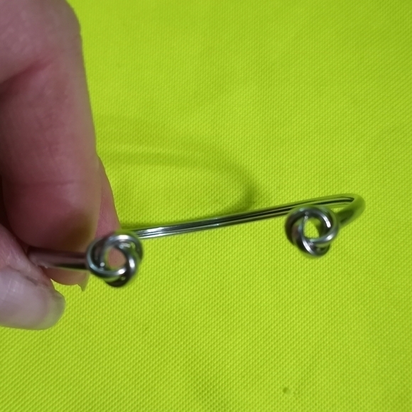 Silvertone wire knot cuff bracelet - Picture 1 of 4